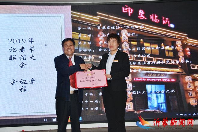 2合影.jpg 2合影.jpg