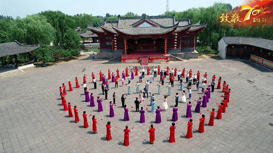 临沂国际影视城祝福祖国母亲七十华诞