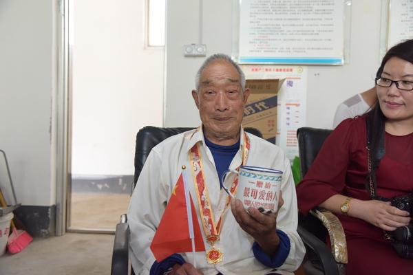 弘扬沂蒙精神 传承红色文化 北斗山泉与参战老兵共度祖国70华诞