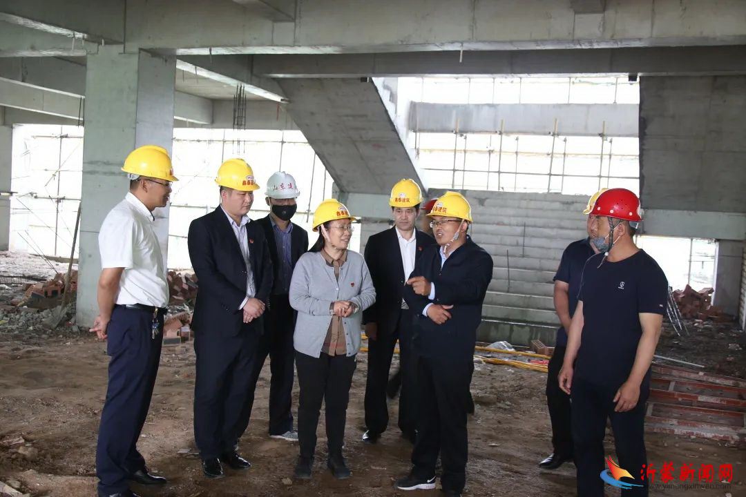 建抗震学校,做良心工程 ——新桥墩头小学举行教学楼封顶仪式