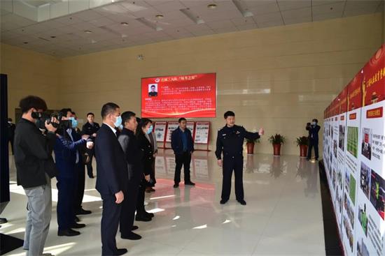 临沂交警直属三大队举办“向党和人民报告——警营开放日”活动