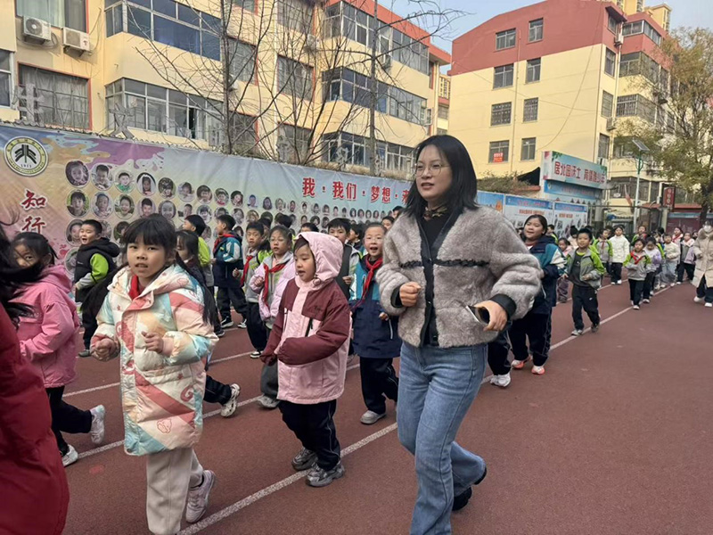凛冬砺志，跑出少年精气神——临沂北园路小学东岳校区冬季跑操活动纪实 第 4 张