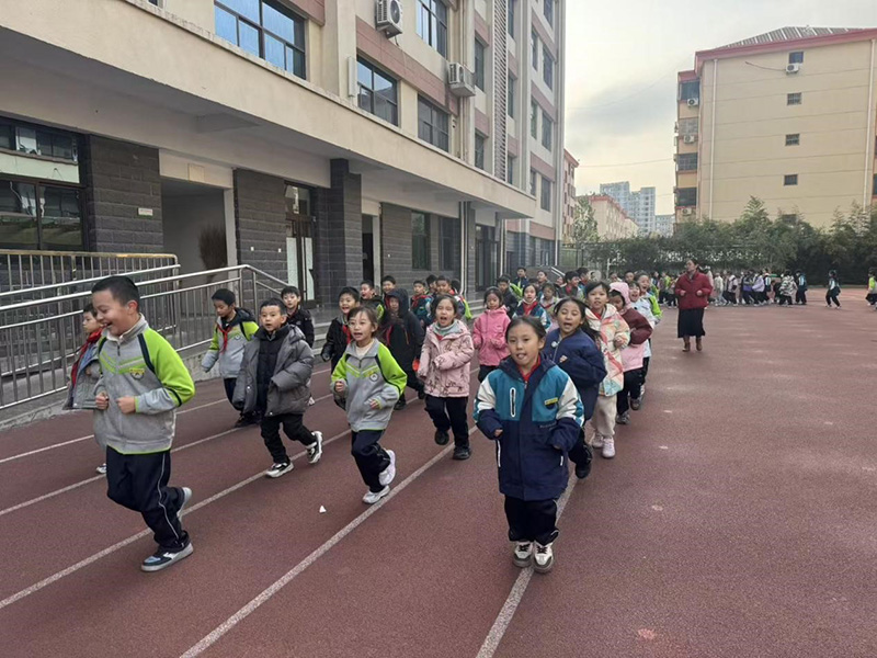 凛冬砺志，跑出少年精气神——临沂北园路小学东岳校区冬季跑操活动纪实 第 5 张