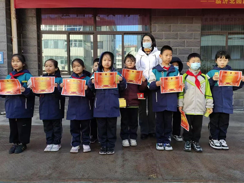 北园路小学东岳校区升旗礼 快板声里的少年劲儿 第 2 张