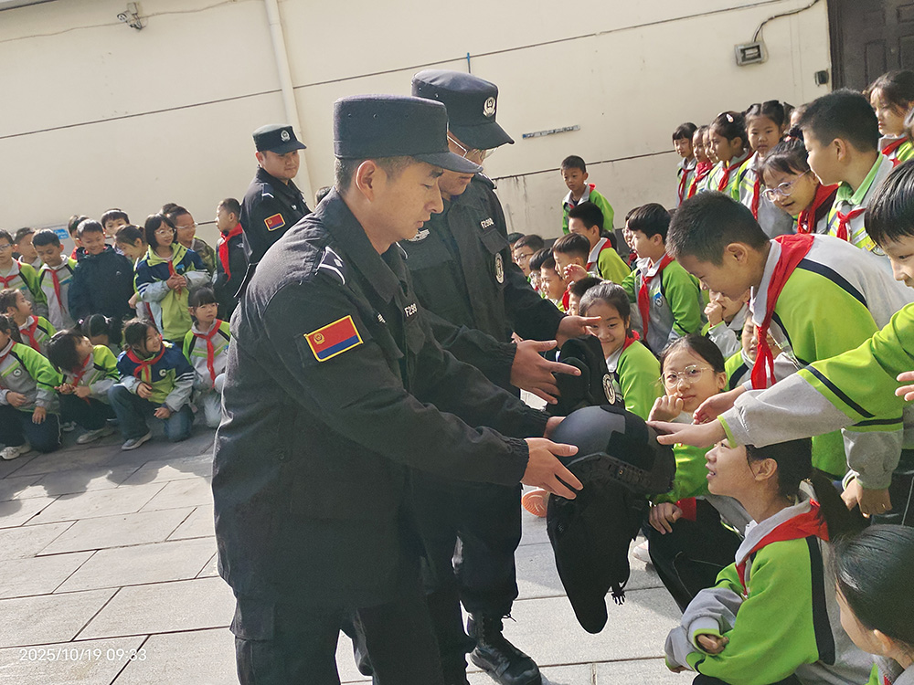 红色基因赓续传承 强军梦想扎根童心 第 2 张 红色基因赓续传承 强军梦想扎根童心 第 2 张