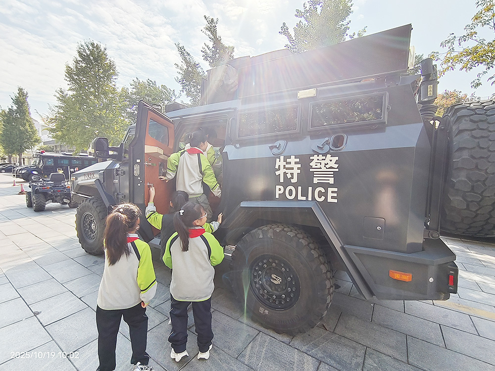 红色基因赓续传承 强军梦想扎根童心 第 3 张 红色基因赓续传承 强军梦想扎根童心 第 3 张