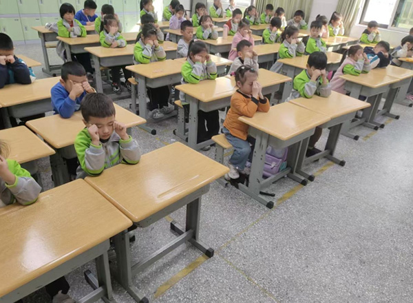 小小眼睛亮晶晶 眼操时刻护光明——临沂北园路小学东岳校区萌娃认真做眼操,为视力健康“加分” 第 1 张 小小眼睛亮晶晶 眼操时刻护光明——临沂北园路小学东岳校区萌娃认真做眼操,为视力健康“加分” 第 1 张