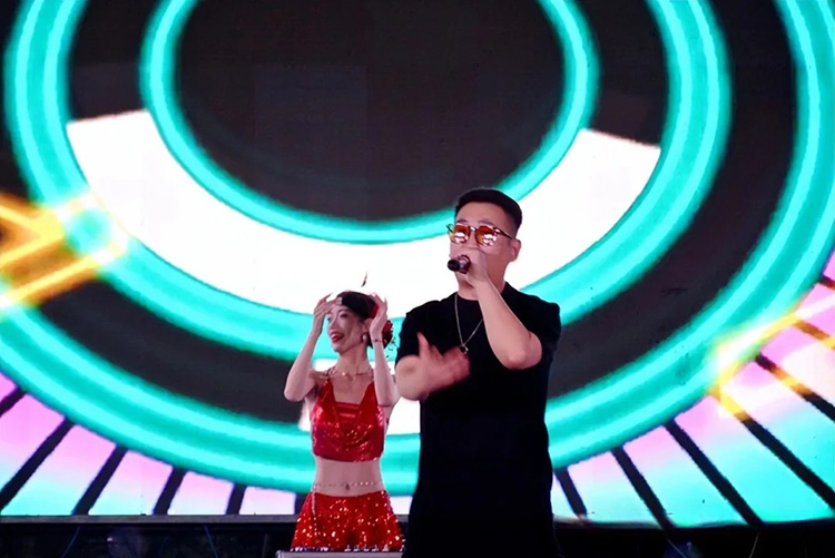 临沂和谐广场御龙醇麦啤酒美食狂欢节开幕 第 2 张