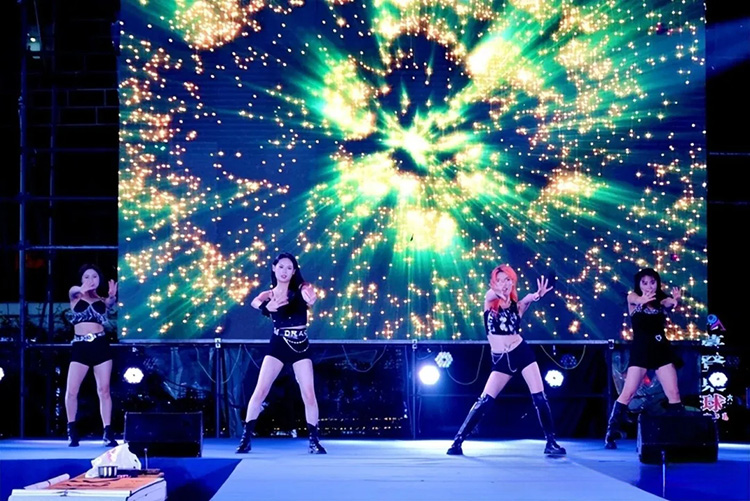 临沂和谐广场御龙醇麦啤酒美食狂欢节开幕 第 3 张